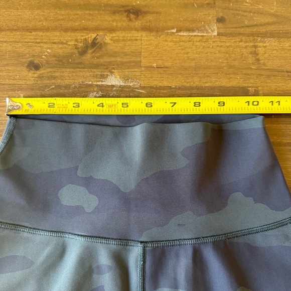 AloCamo High-Waisted Leggings - Picture 7 of 9